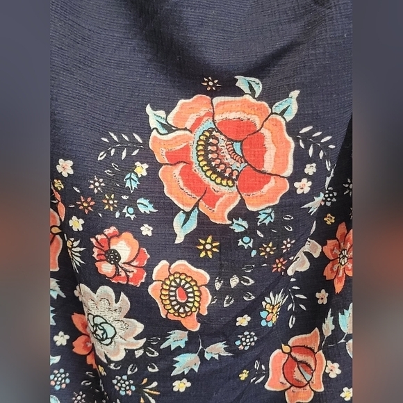 ECI 2X Floral Over the Shoulder Tunic - Picture 4 of 6